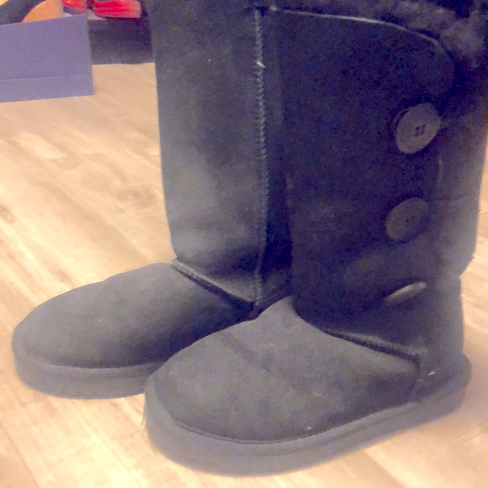 Black size 5 Ugg boots